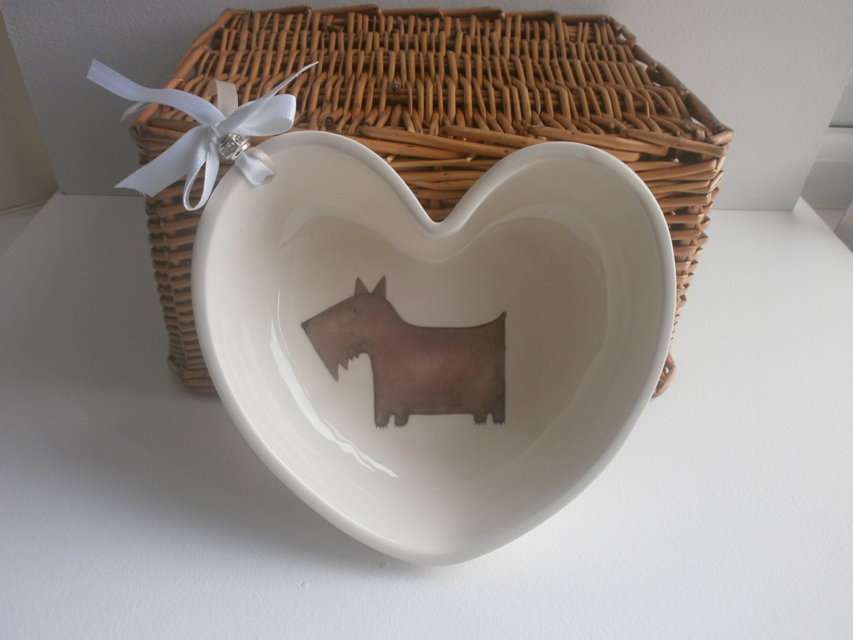 Doggy Design Heart Shaped Bowl3