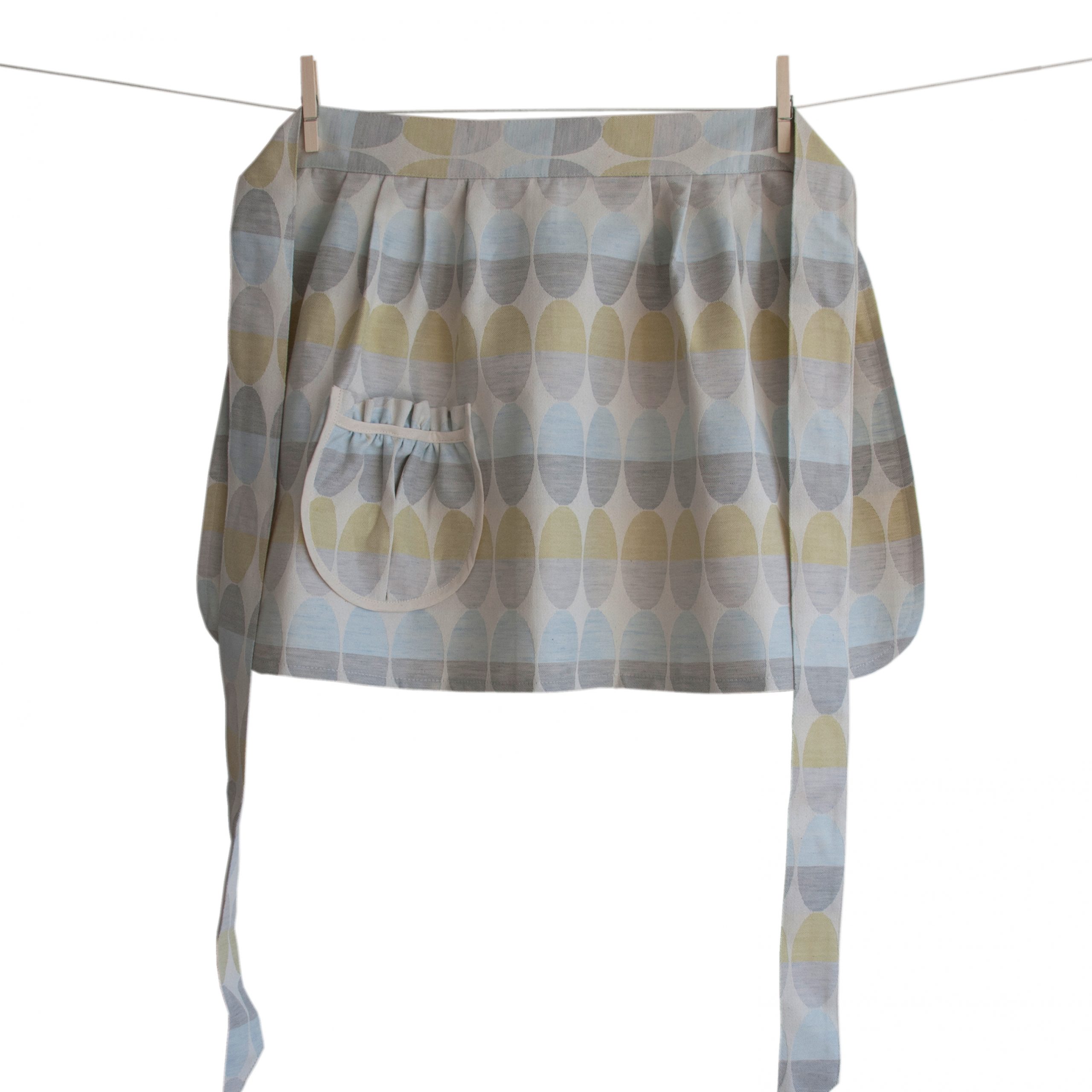 2_olivia_linen_apron_lightblue_300