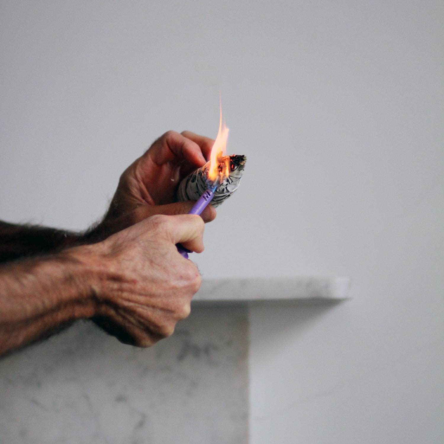 how-to-light-a-sage-smudge-stick