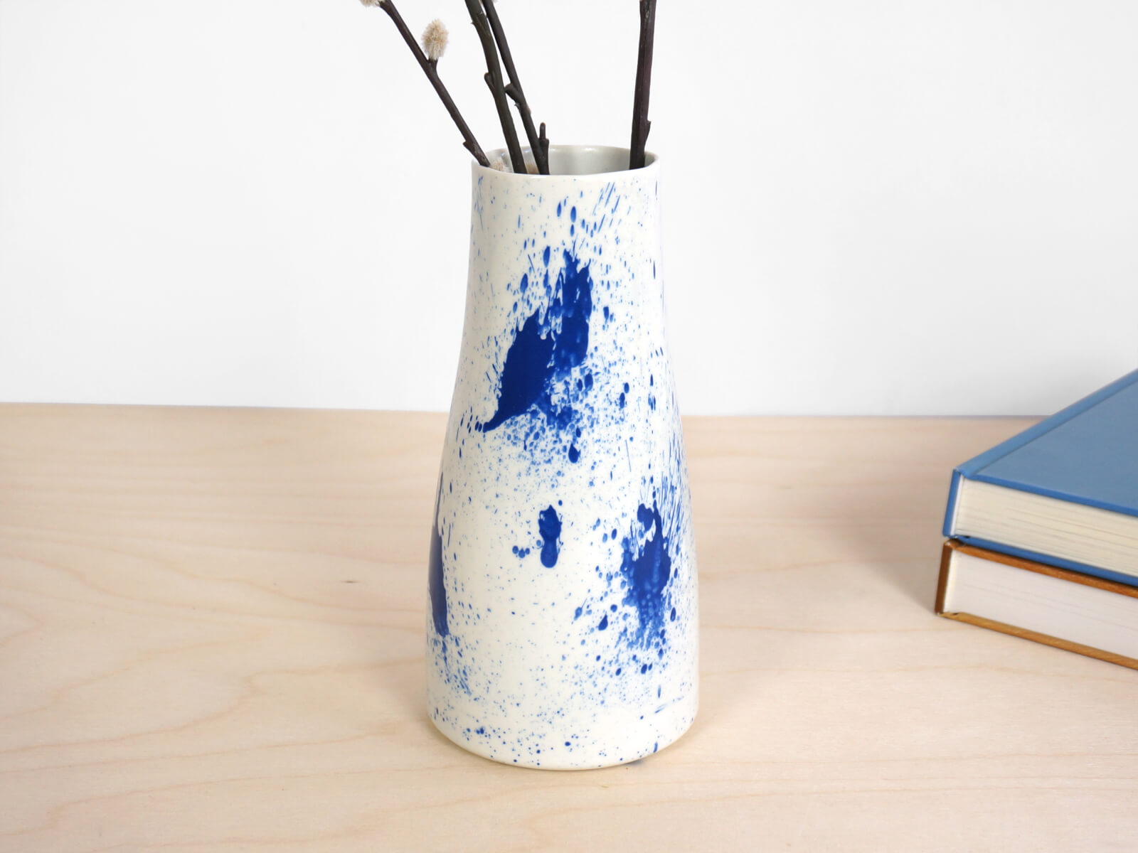 C05-4-FRONT-splash-flowervase-indigo-vase-splatter-planter-splash-porcelain-indigo-vase