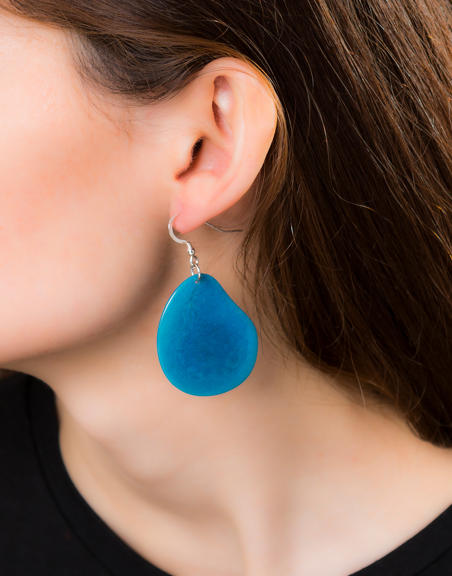 ER.folha.008 Bright Blue Tagua Slice Earring