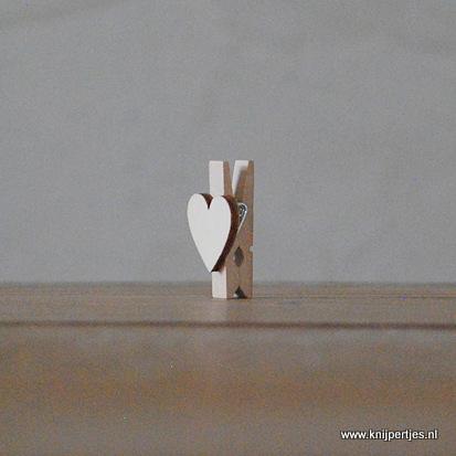 Mini-knijper-hart-hout_a5614b3e-4b49-4d36-bec7-f1bfc77c76d7_2048x