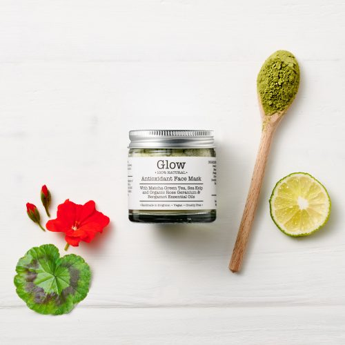 Glow brightening face mask with matcha green tea and green clay. Organic, vegan, cruelty free, 100% natural, antioxidant.