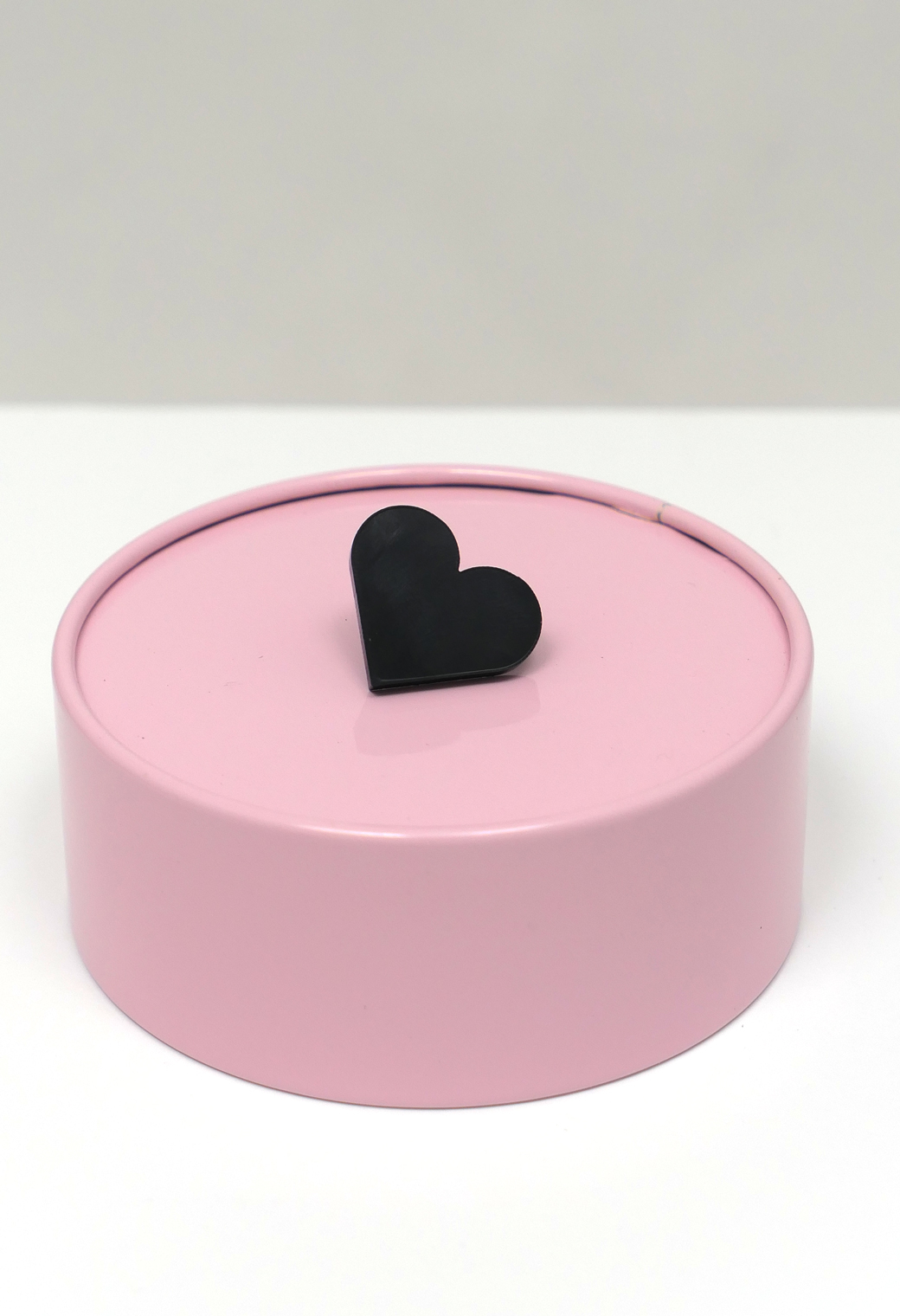 Hartjes-broche-zwart