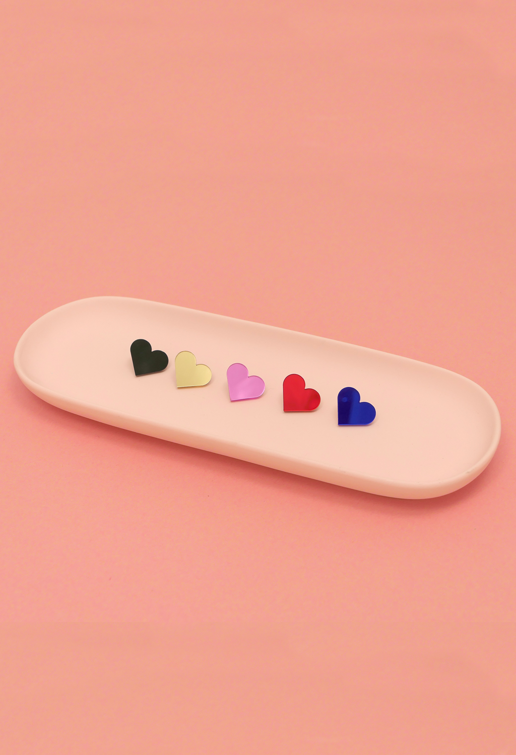 Hartjes-broches-bij-elkaar