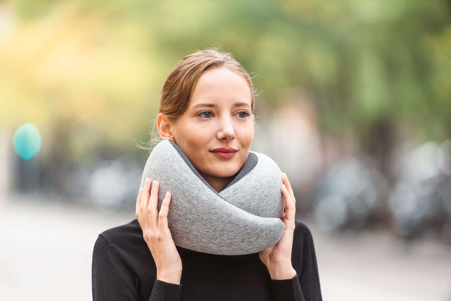 ostrichpillow-go_studiobanana_30_DSC00436_street_girl_neck