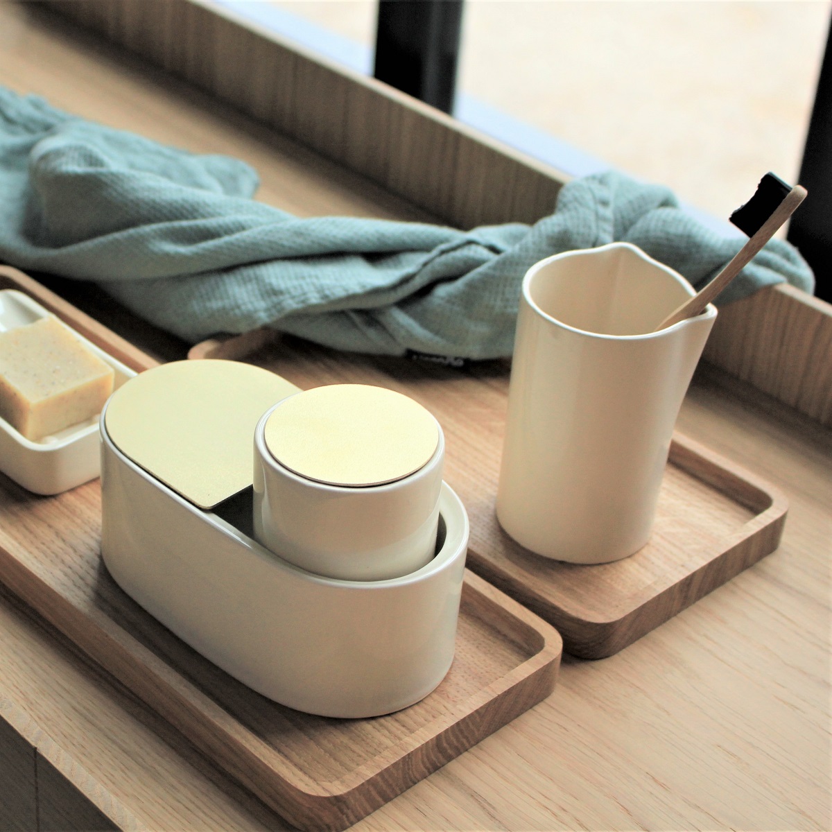 ceramic bathroom dishes