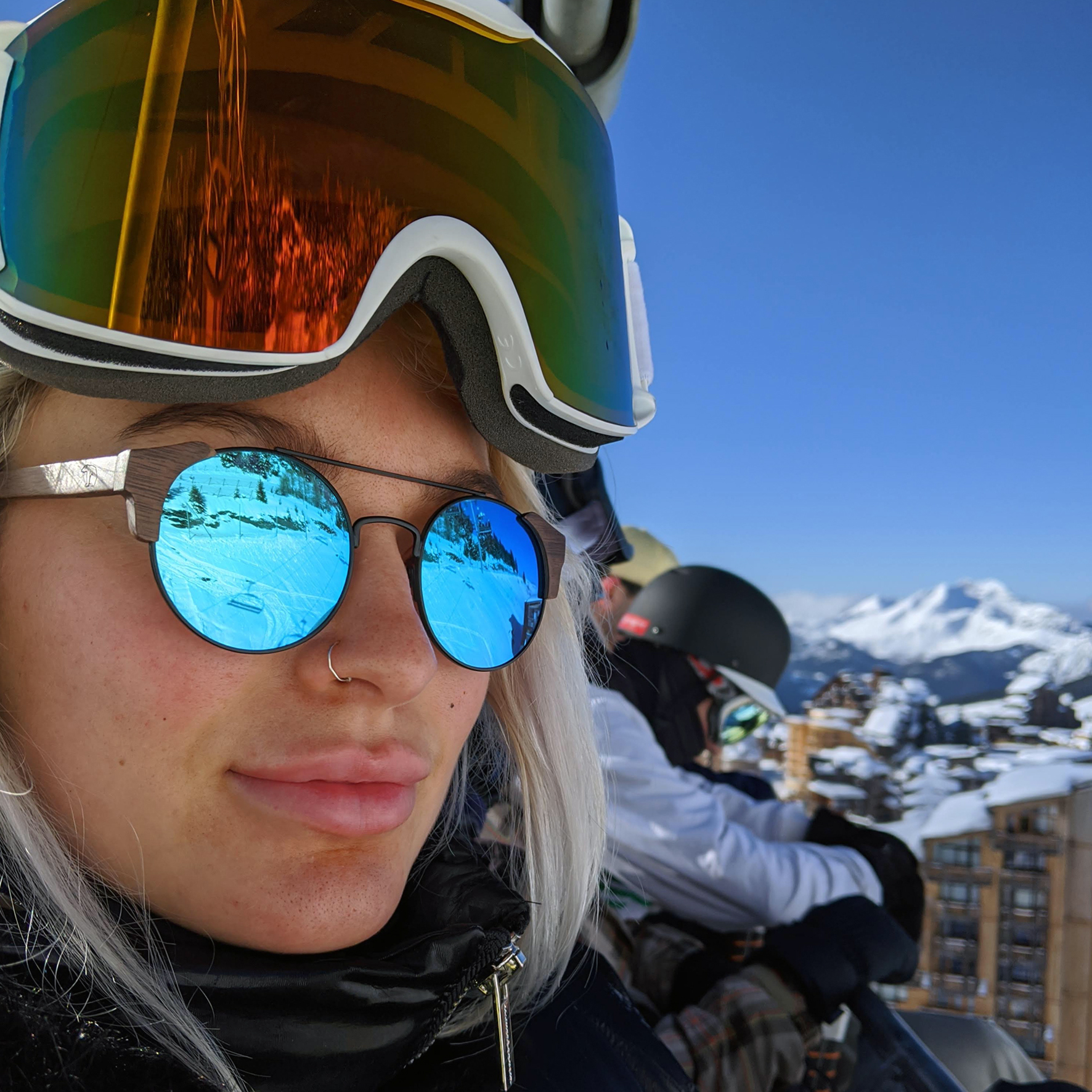 Nazare Sunglasses Lifestyle shot 1 (5)