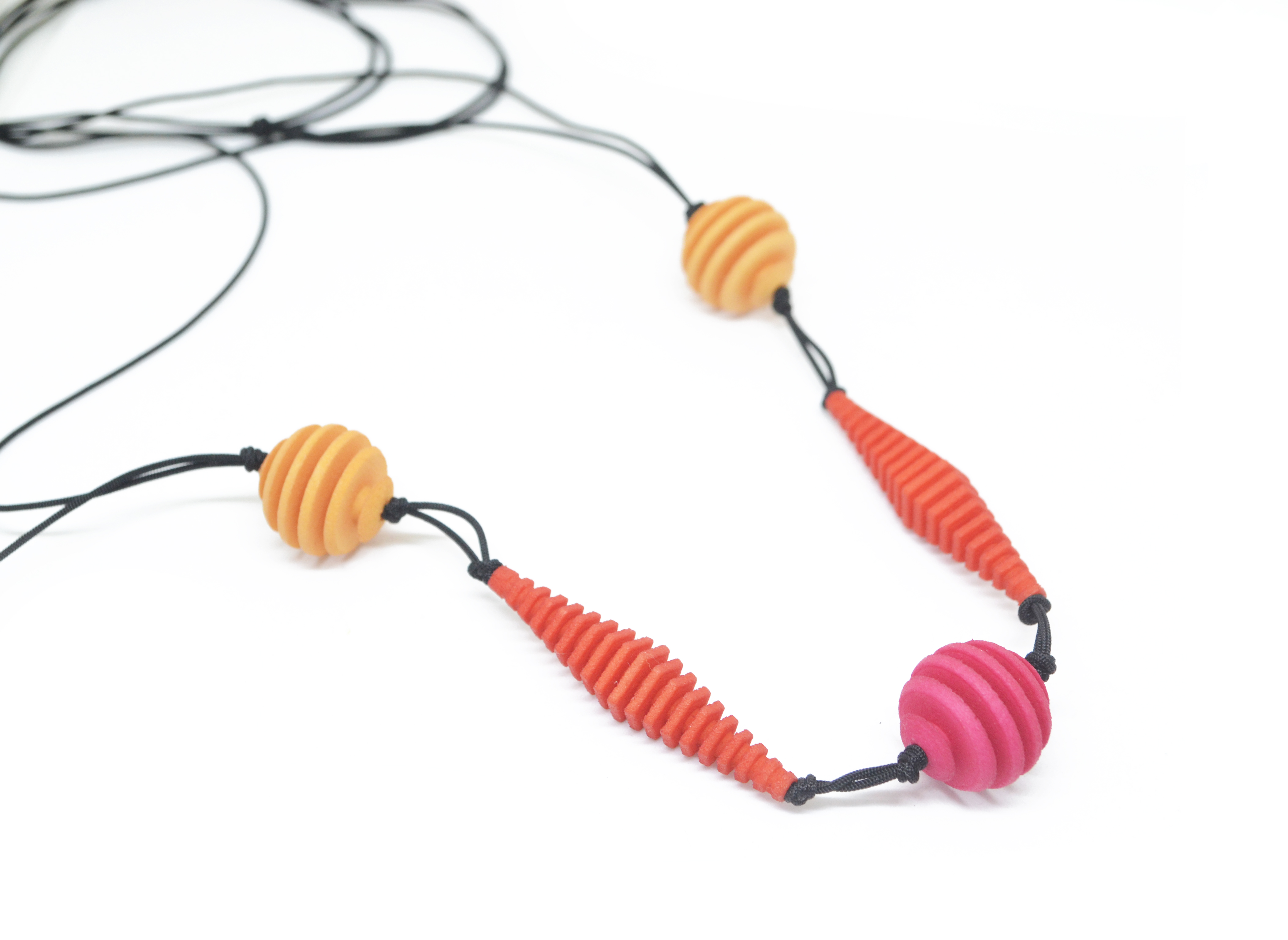 Bright necklace short detail