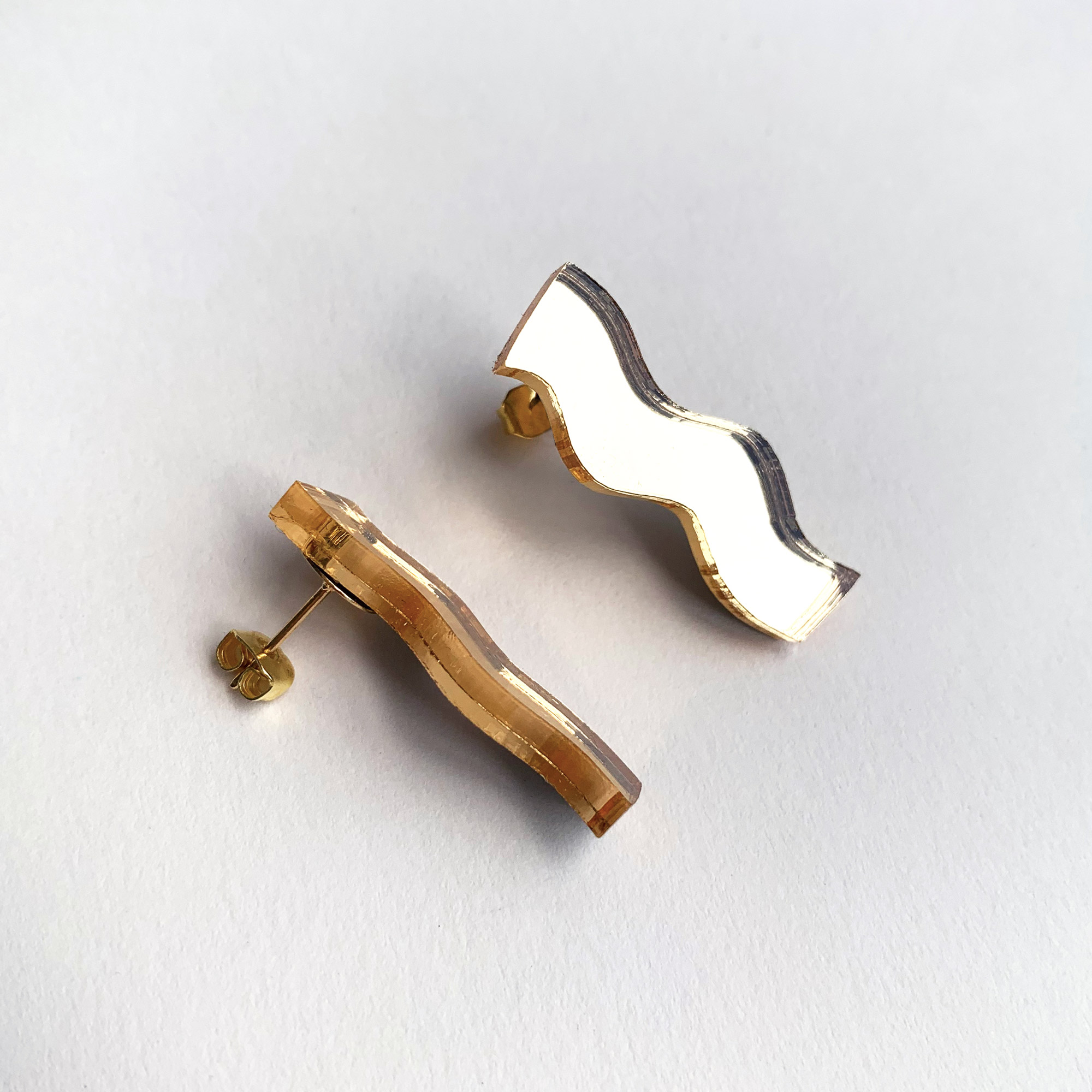 Kles-ARIA-acrylic-stud-earrings-mirror-gold