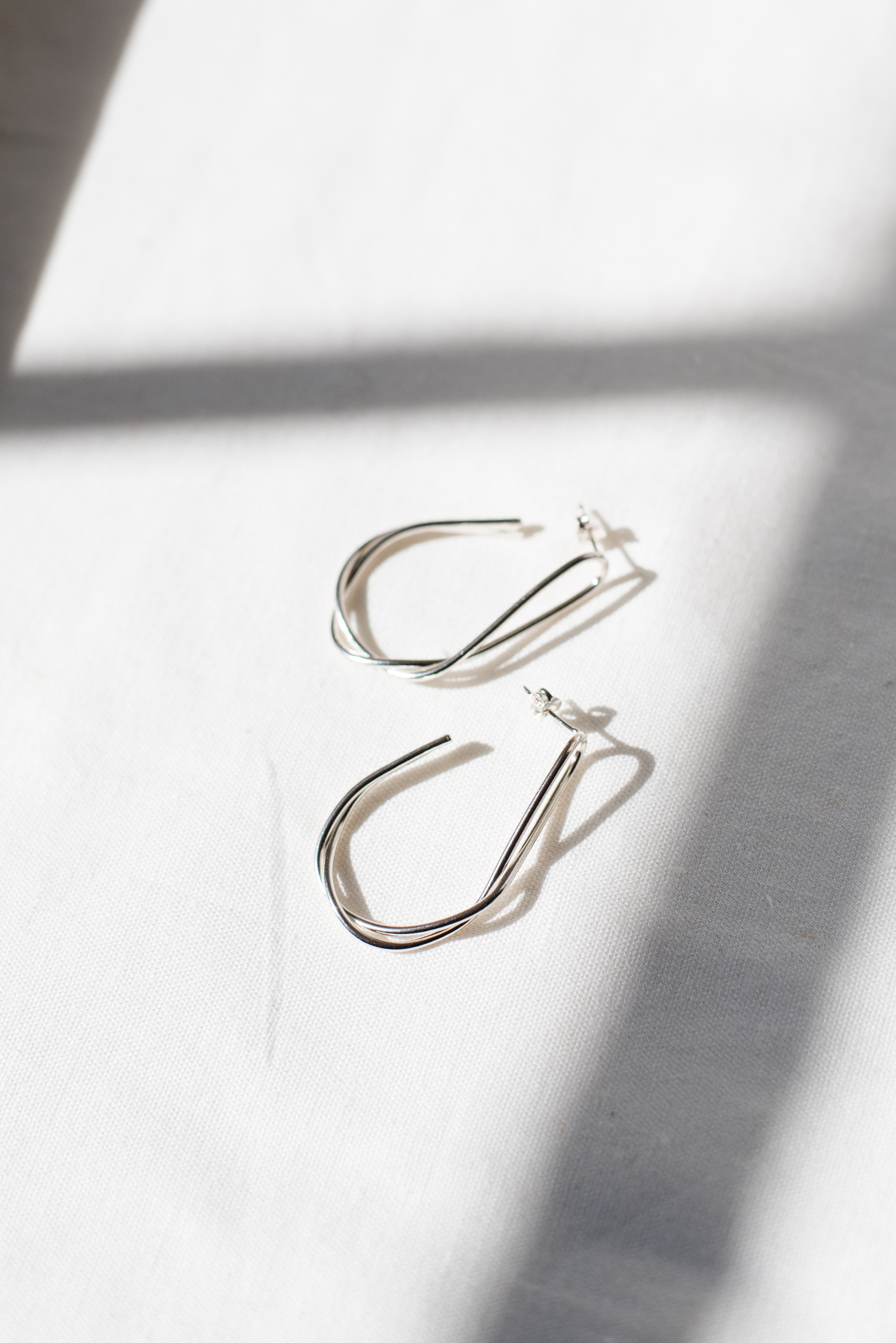 twist oval hoops 3