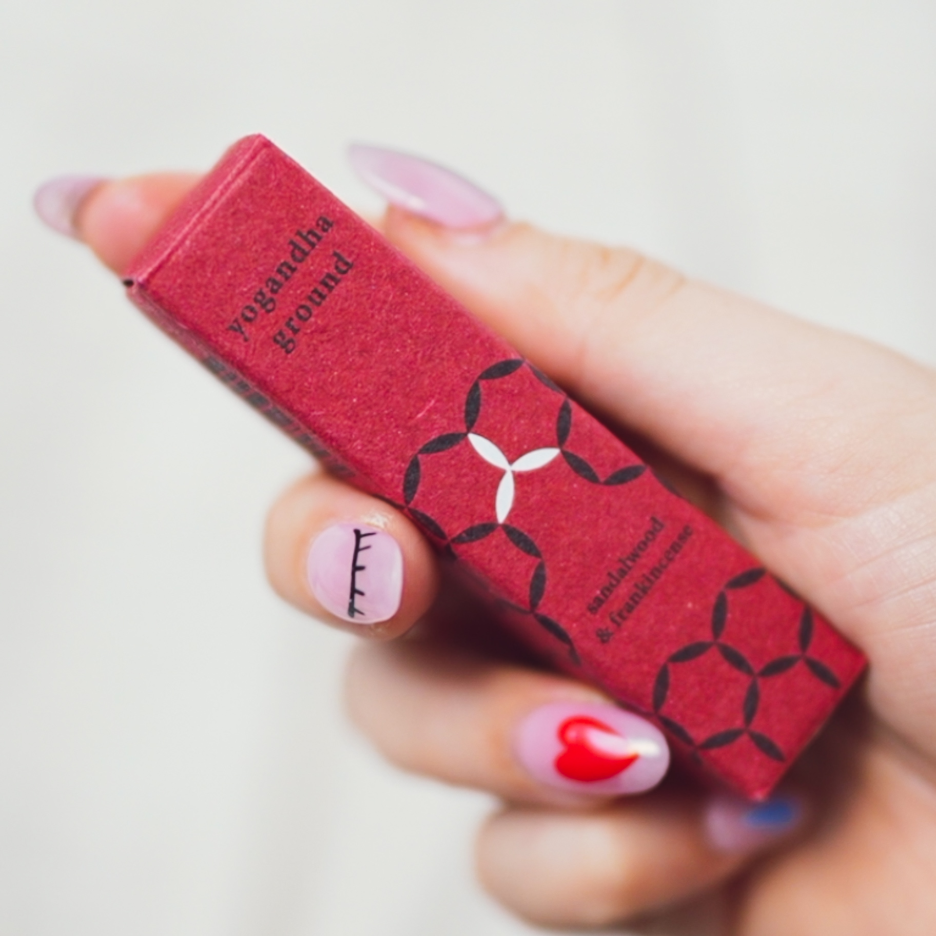 Ground Roll on inside the package, girl holding the roll on in her hand