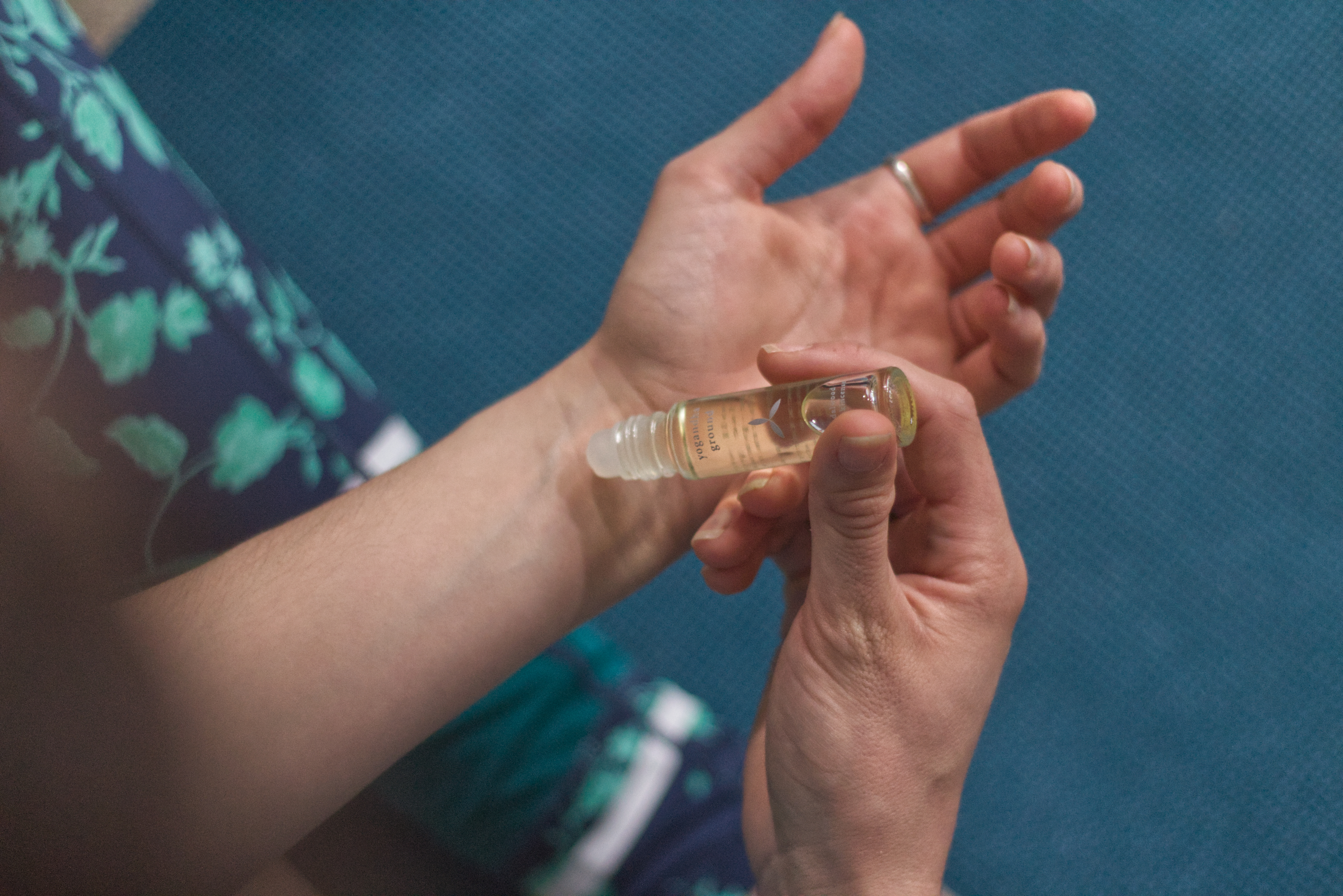 applying ground roll on on wrist