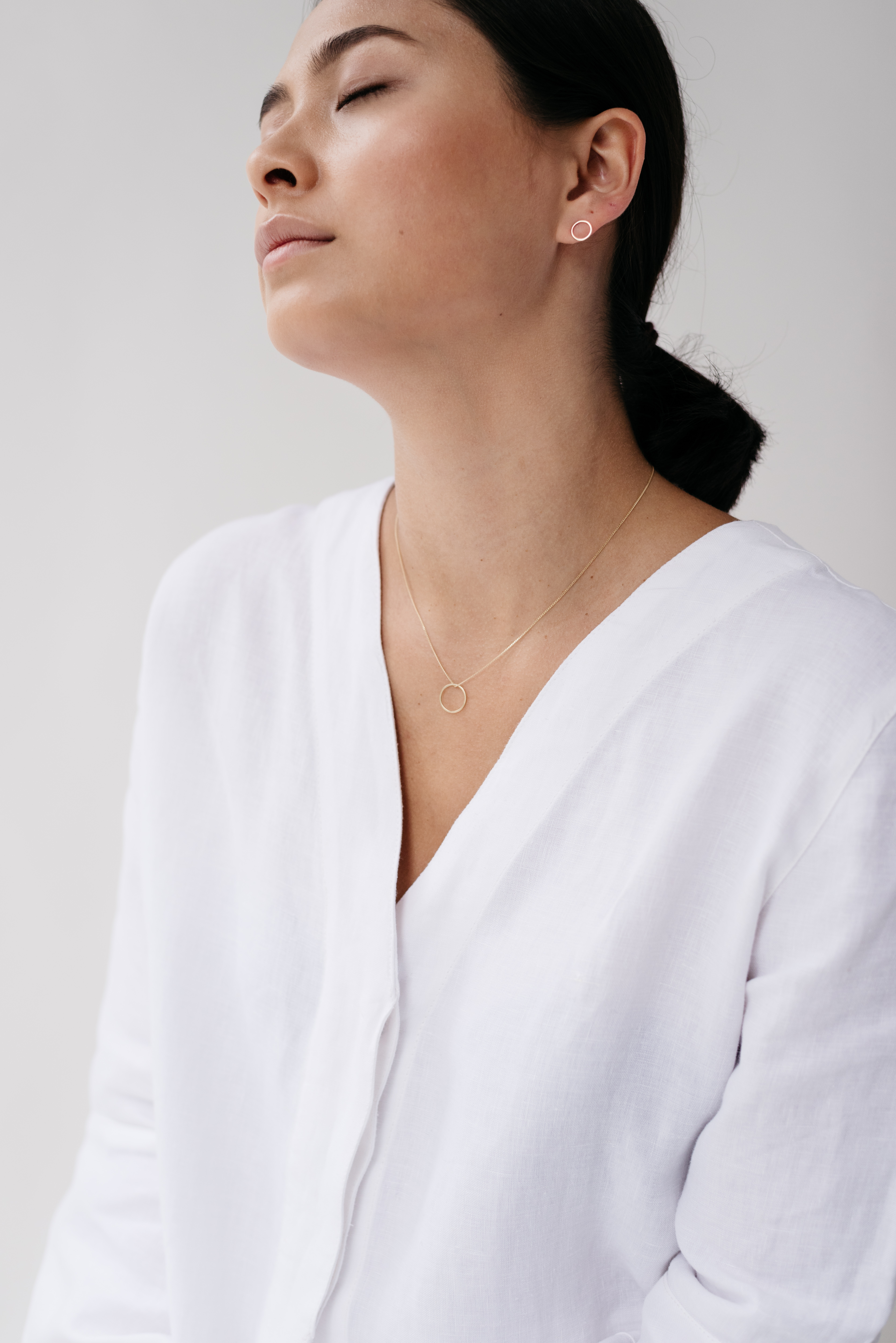 gold circle necklace and gold circle studs 2