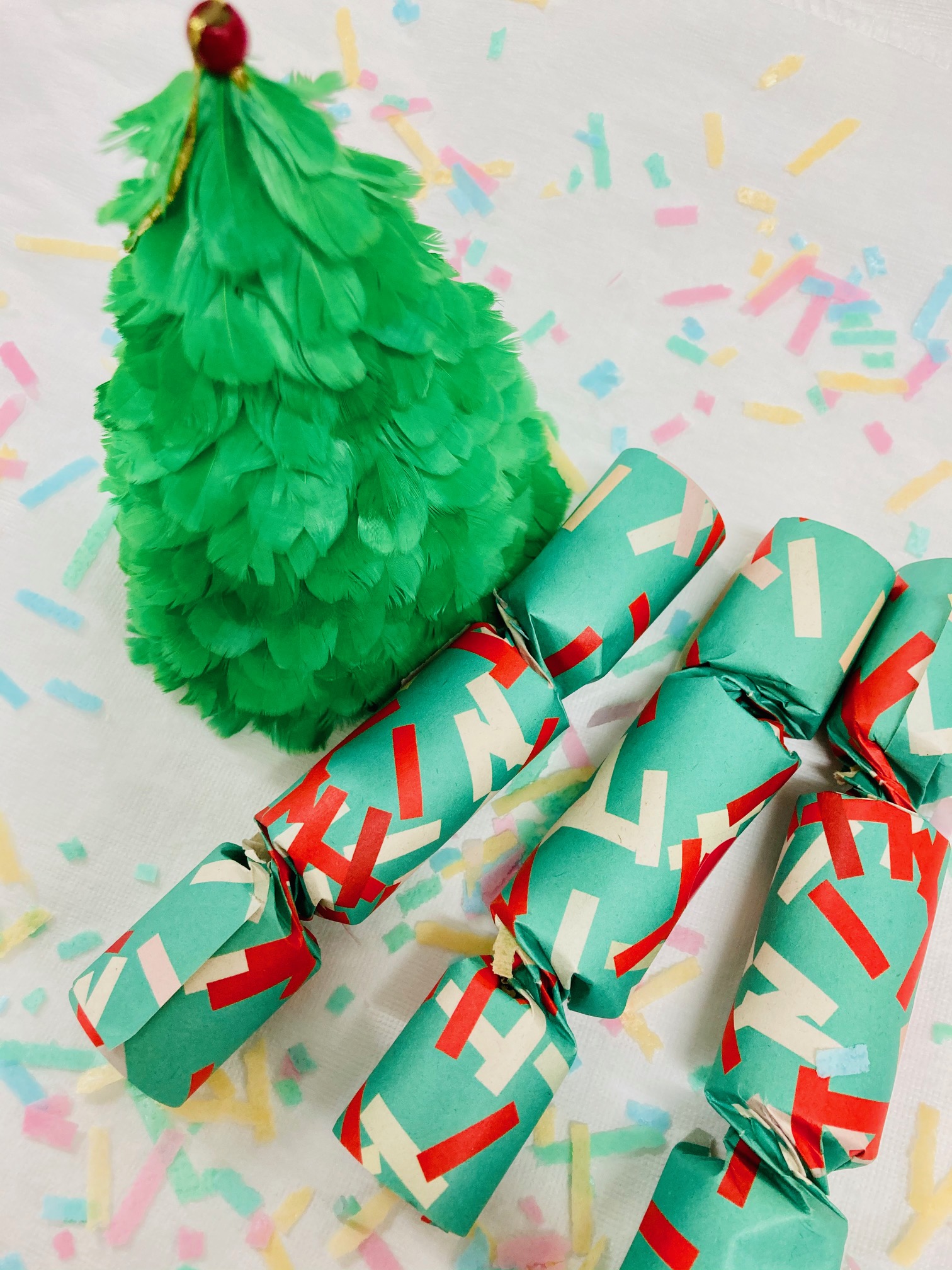 3 crackers pine with christmastree 3 conscious crackers pine