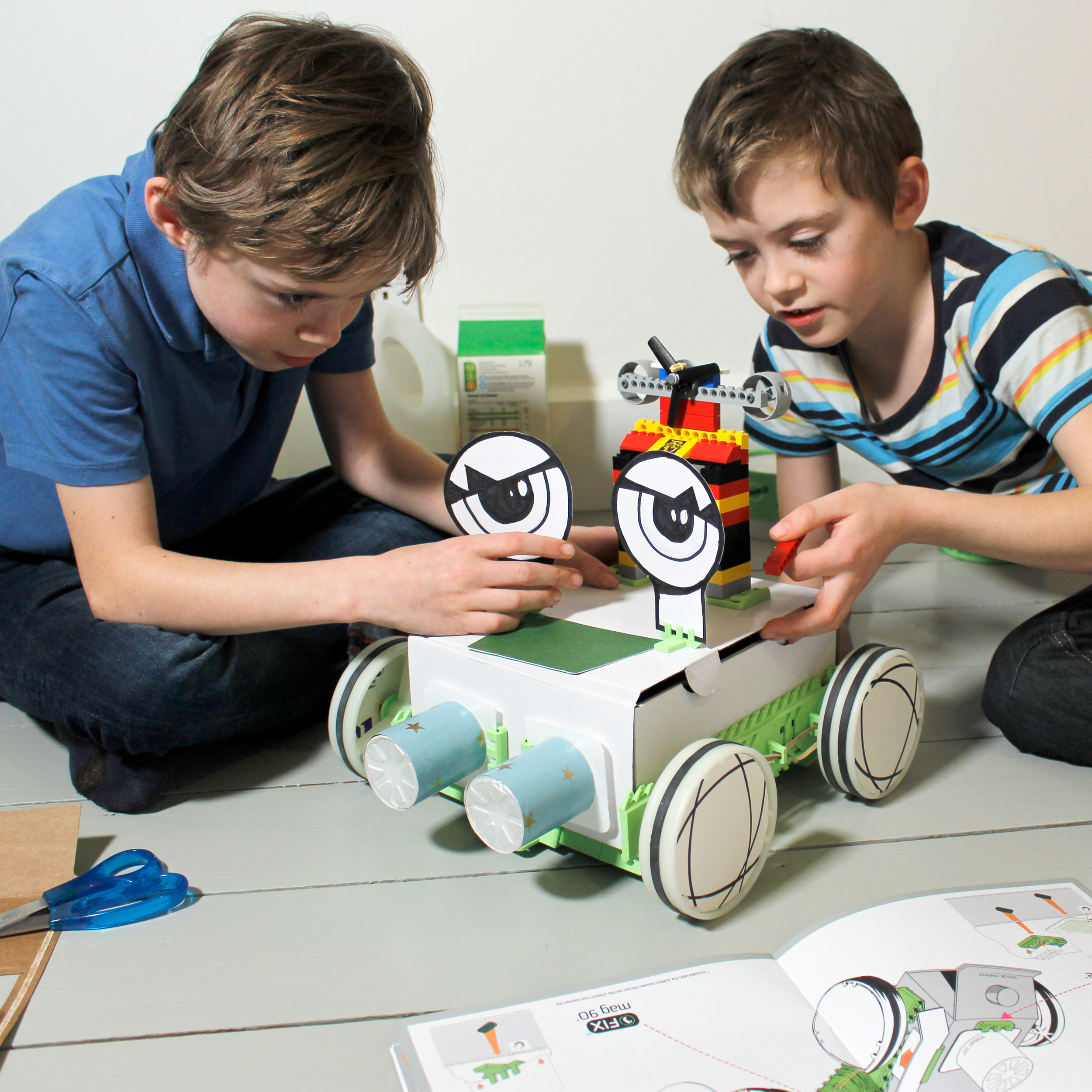 boysmakingboxlegotooSQ