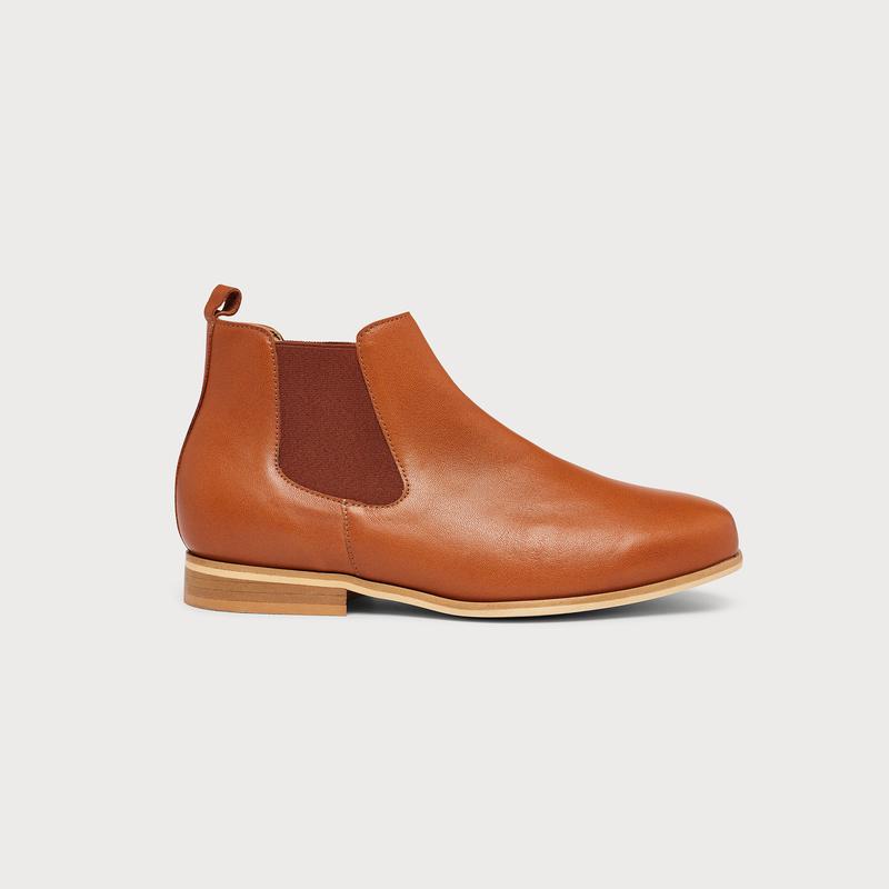 chloe-cognac-leather-flat-chelsea-boot-for-bunions_800x