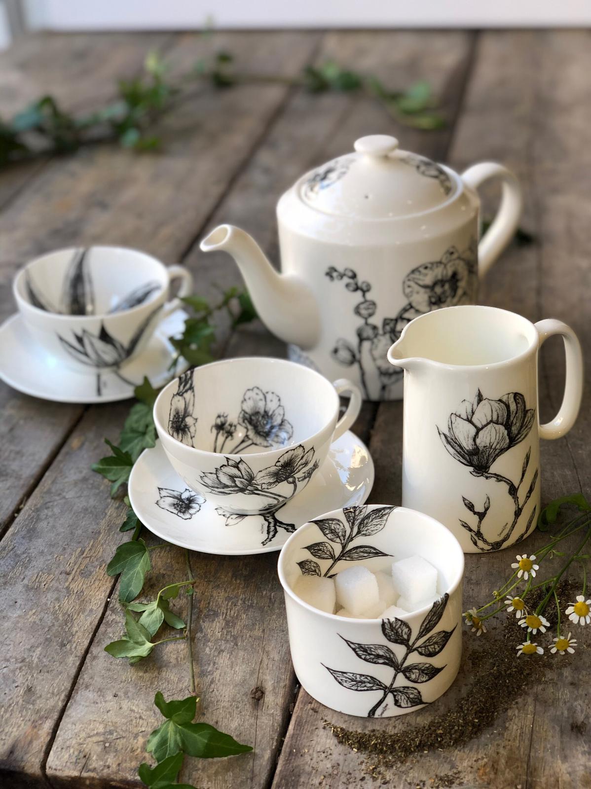 8d48ef28-f14e-4c89-9daf-acd113ebd63a Tea service