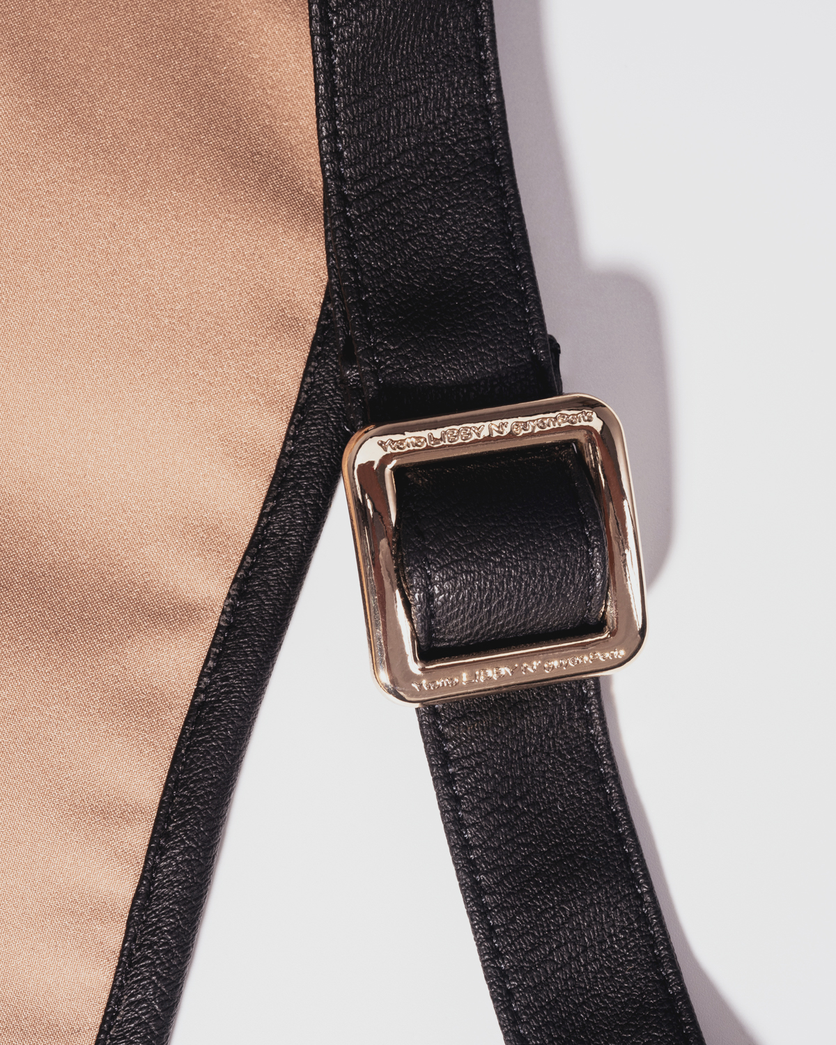 yvette-libby-nguyen-paris-chest-bag-sac-de-poitrine-unisex-beige-3