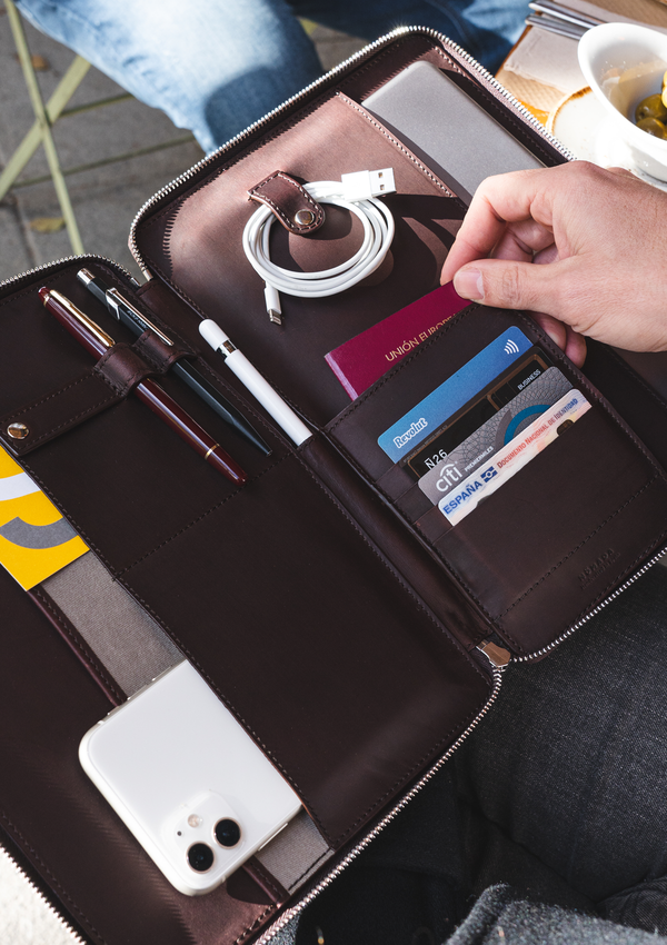 MK_stories-and-feed_v1_20201228Shopify-Tech-folio-organiser-Madera_600x