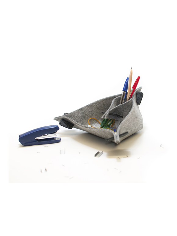 WEEW-design-sostenibile-idee-regalo-ecologiche-contenitore-portaoggetti-feltro-riciclato-arredo-casa-e-ufficio-LOTUS-grigio-1