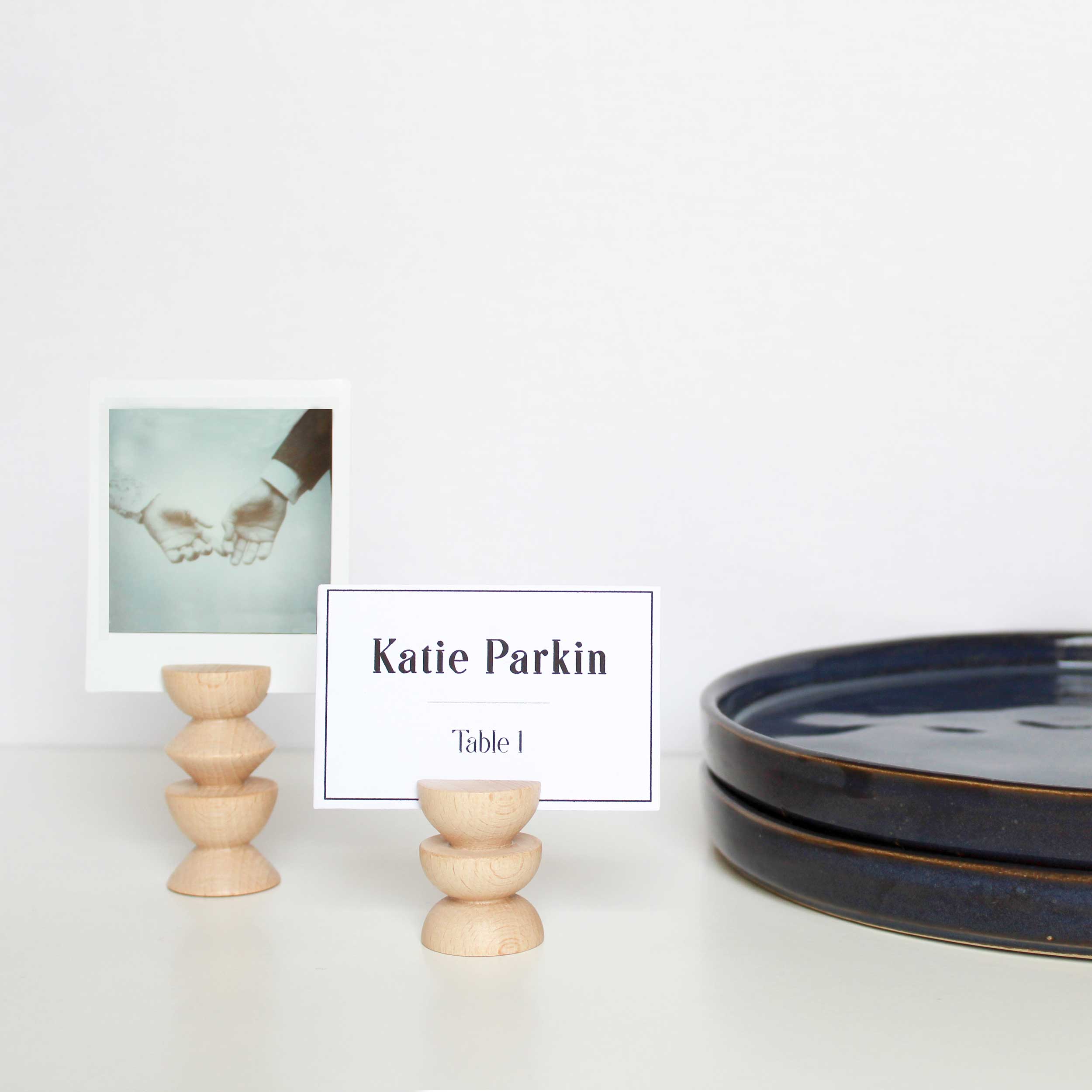 wooden-name-card-holder-wedding-accessories