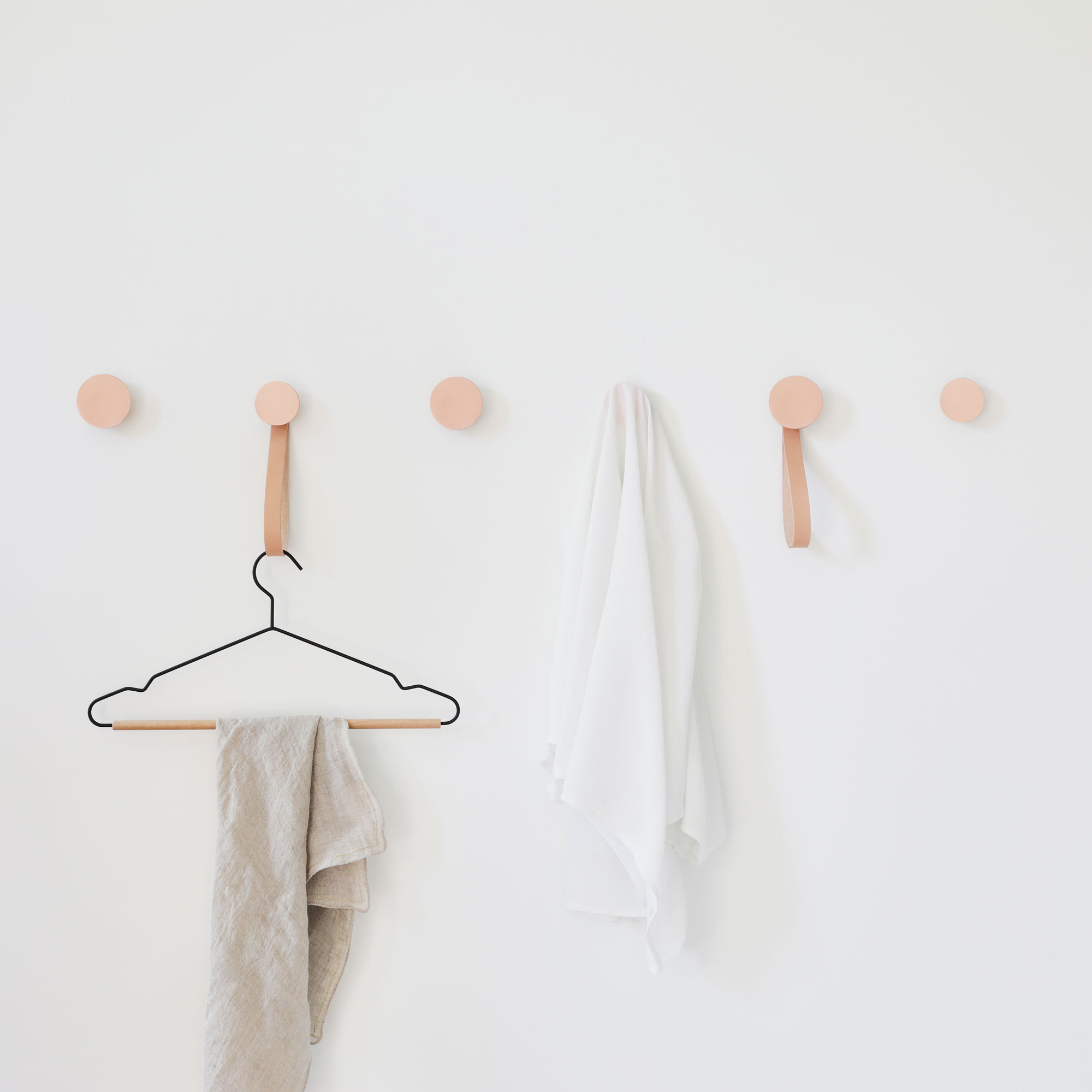 copper-round-beech-wood-simple-trendy-coat-wall-hook-leather-strap-hanger-hallway-natural-interior-design