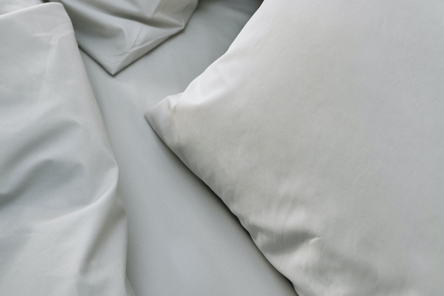 cloud-grey-percale-fabric-close-up