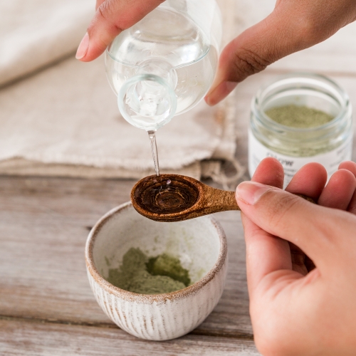 Glow brightening face mask with matcha green tea and green clay. Organic, vegan, cruelty free, 100% natural, antioxidant.