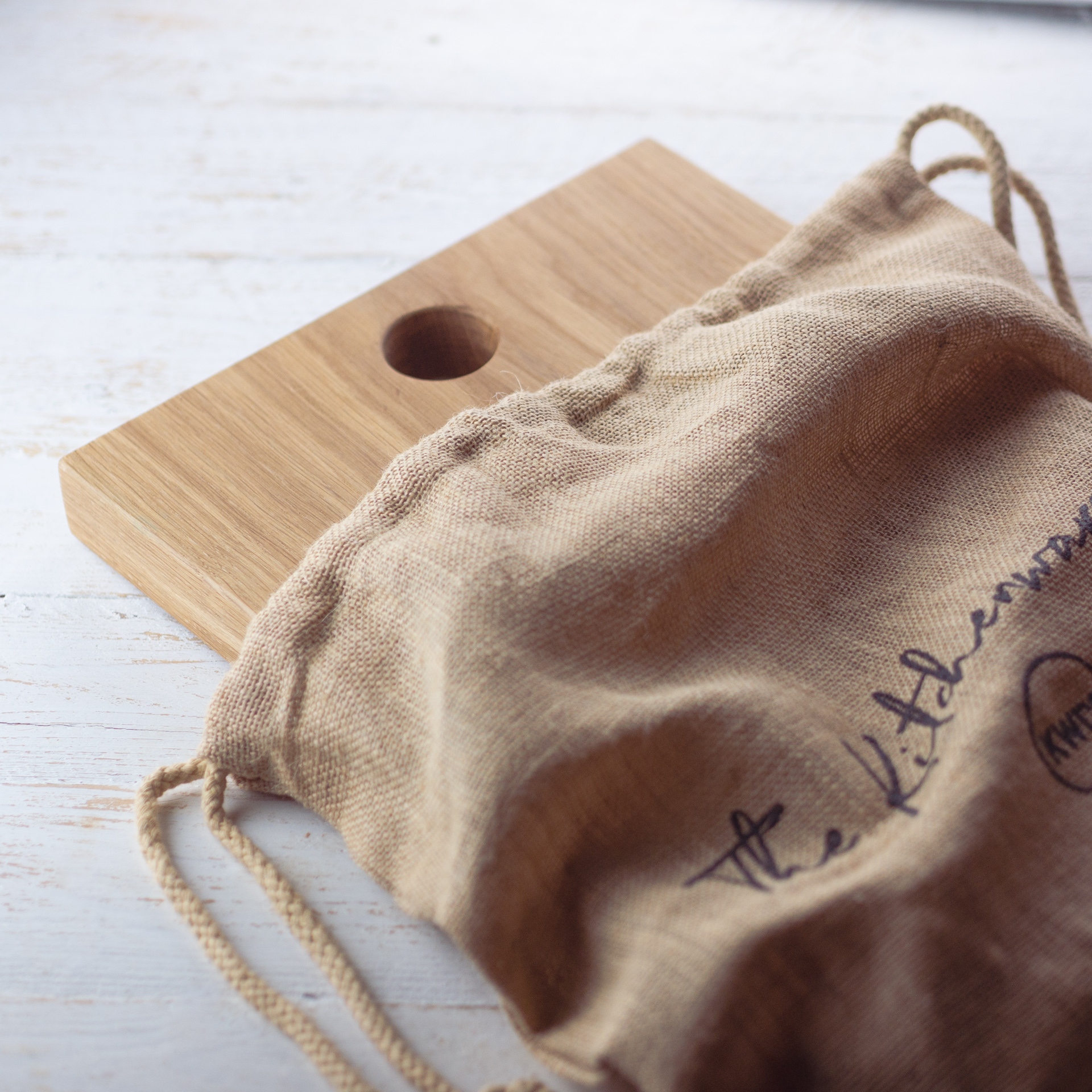 Board - KW-LP - Large Portrait Oak Chopping Board with Hole - Bag