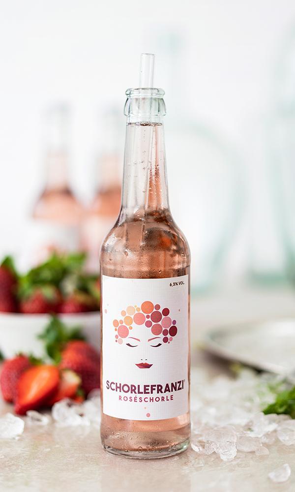 schorlefranz-schorlefranzi-roseschorle-weinschorle-erdbeeren_600x