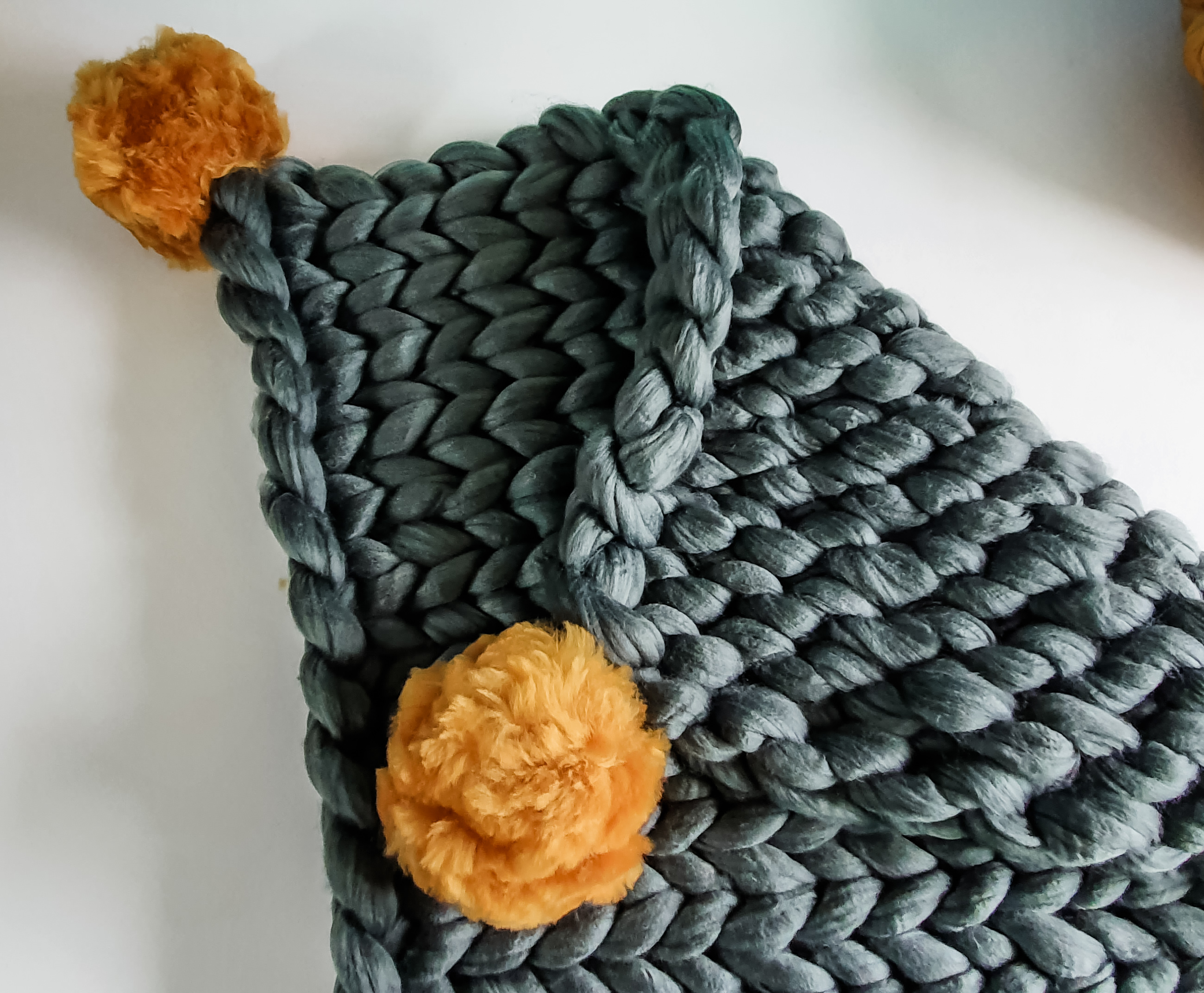Grey_Lap_blanket_with_pom_poms_01 giant knit blanket kit