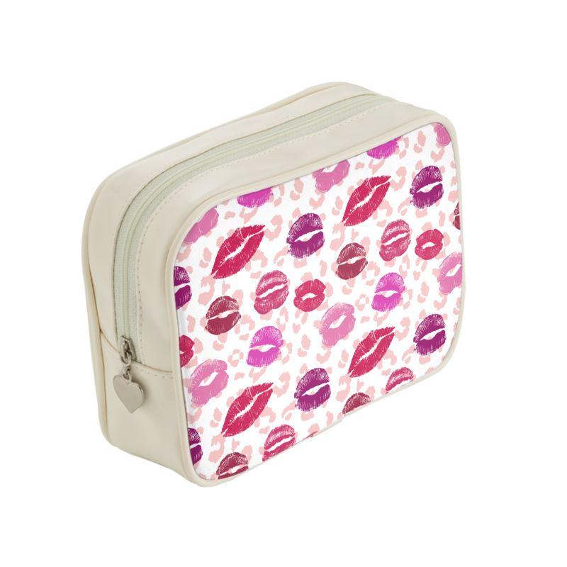 1134388_lips-pattern-make-up-bag_0_e033c18e-d5a2-40b3-a864-032572d3dec0