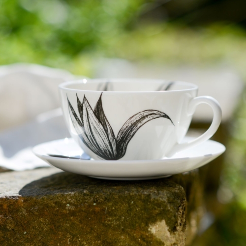 cappucino cup with stargazer lily design
