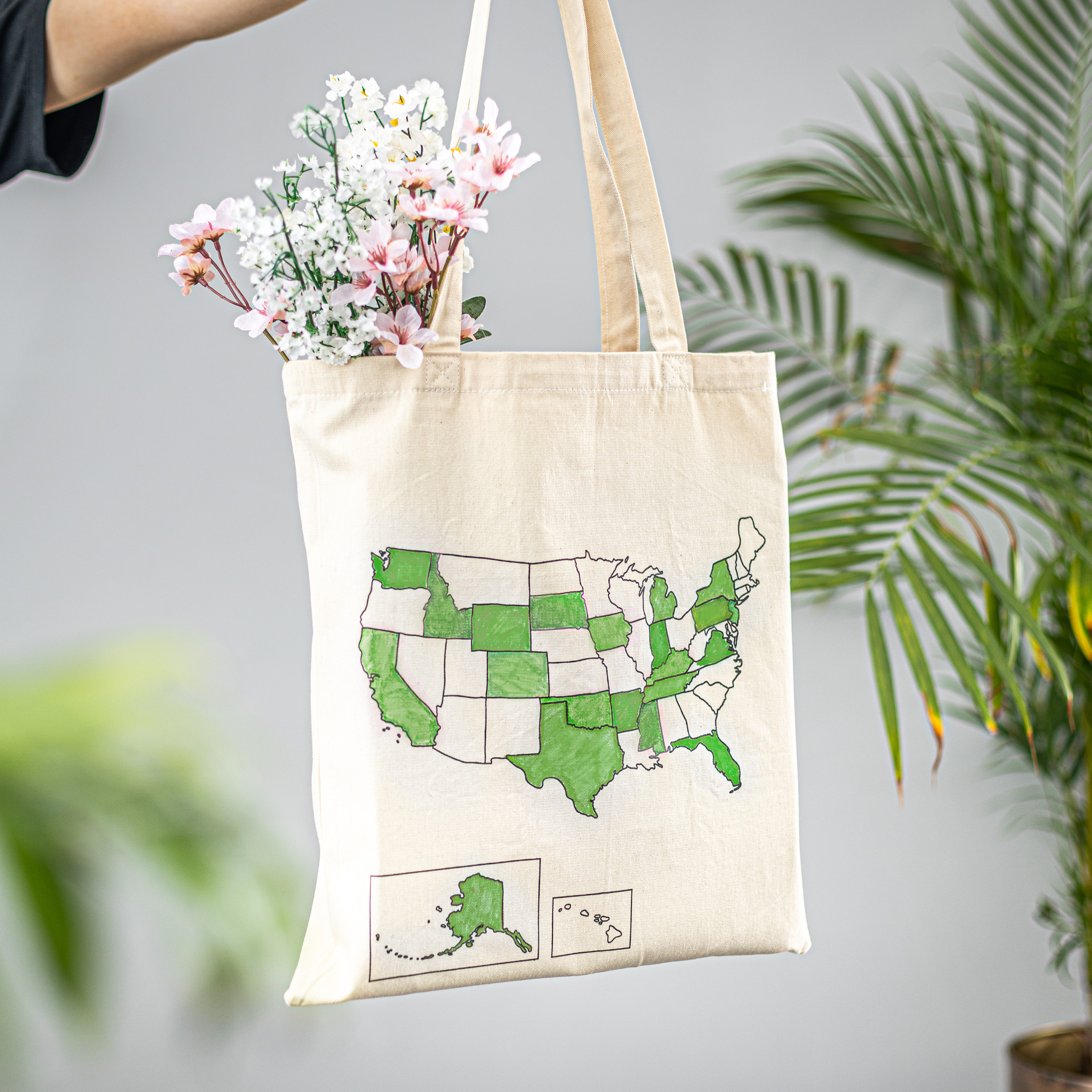 Trouvaille Global_USA Tote Bag for coloring lifestyle 4