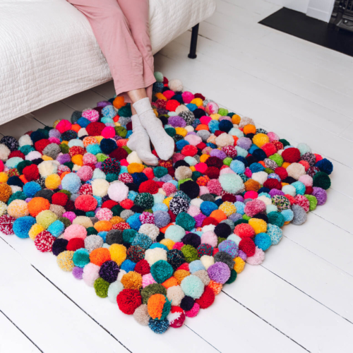 Pom pom rug
