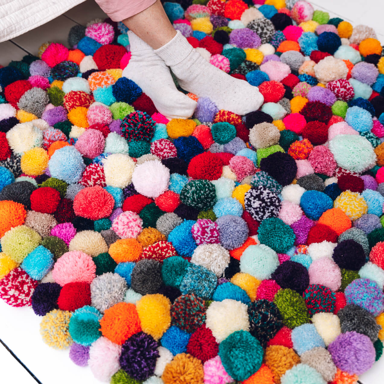 How to make a pom pom rug 1