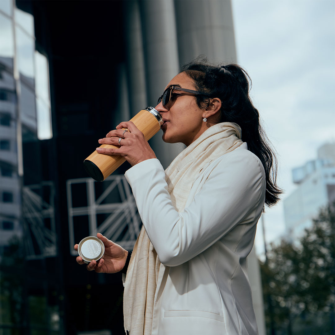 girl-drinking-from-dzukou-thermos-bottle