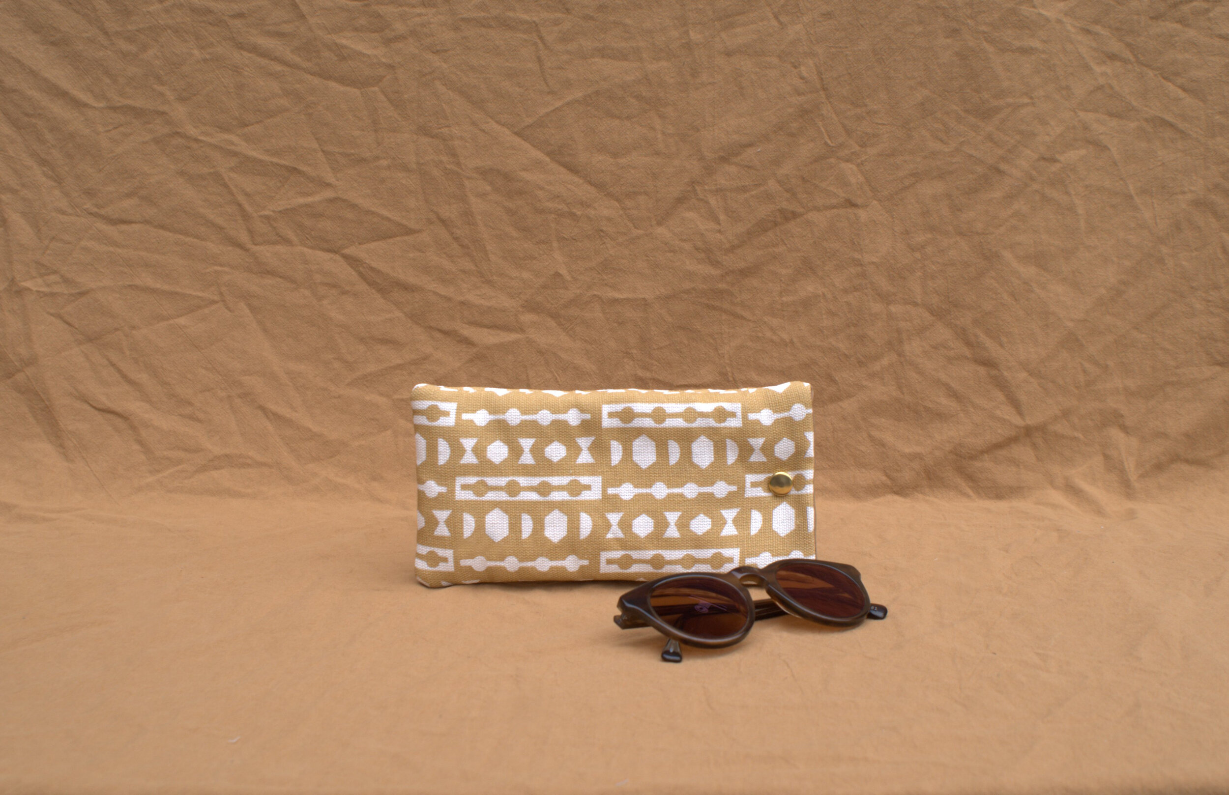 oatmealeyewearcase2-7742-1645759034.jpg