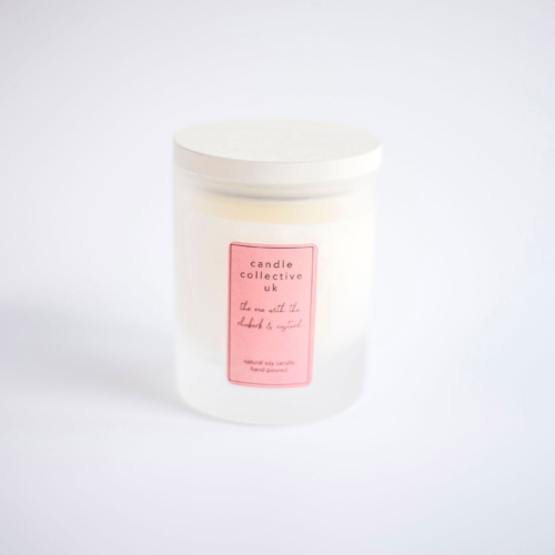 Beautifully scented hand poured vegan soy wax candle in Rhubarb & custard scent. Made in the UK