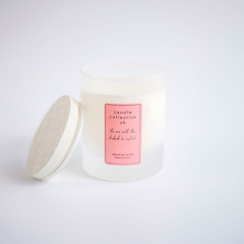 Beautifully scented hand poured vegan soy wax candle in Rhubarb & custard scent. Made in the UK