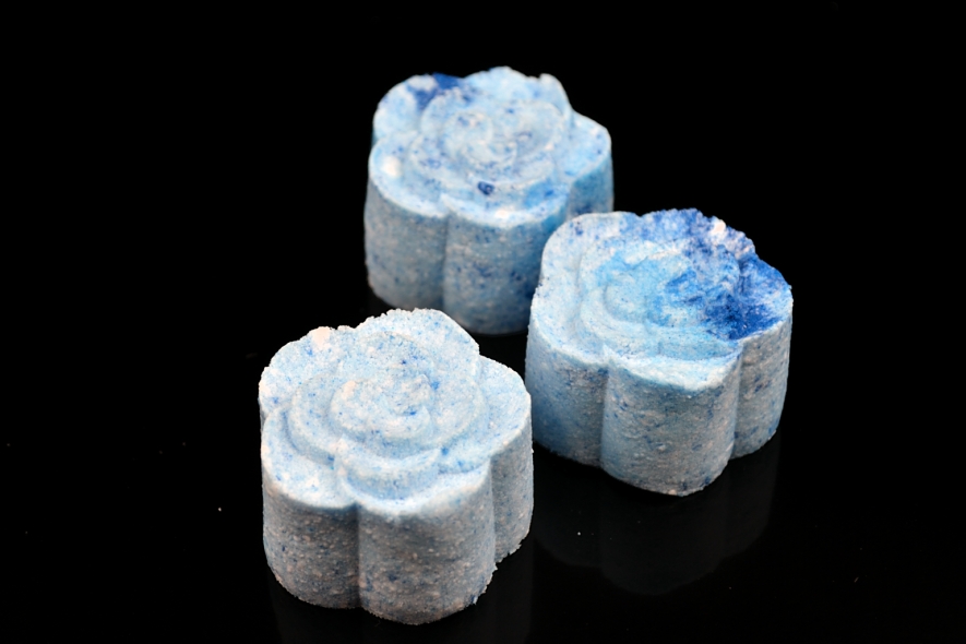 Shower steamer in lavender sleepy lavender shower tab