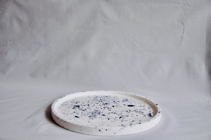 mono tray | circle | 30cm 6 mono tray | circle | 30cm