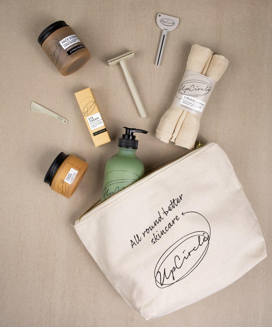 Flatlay_2_WashBag_LR