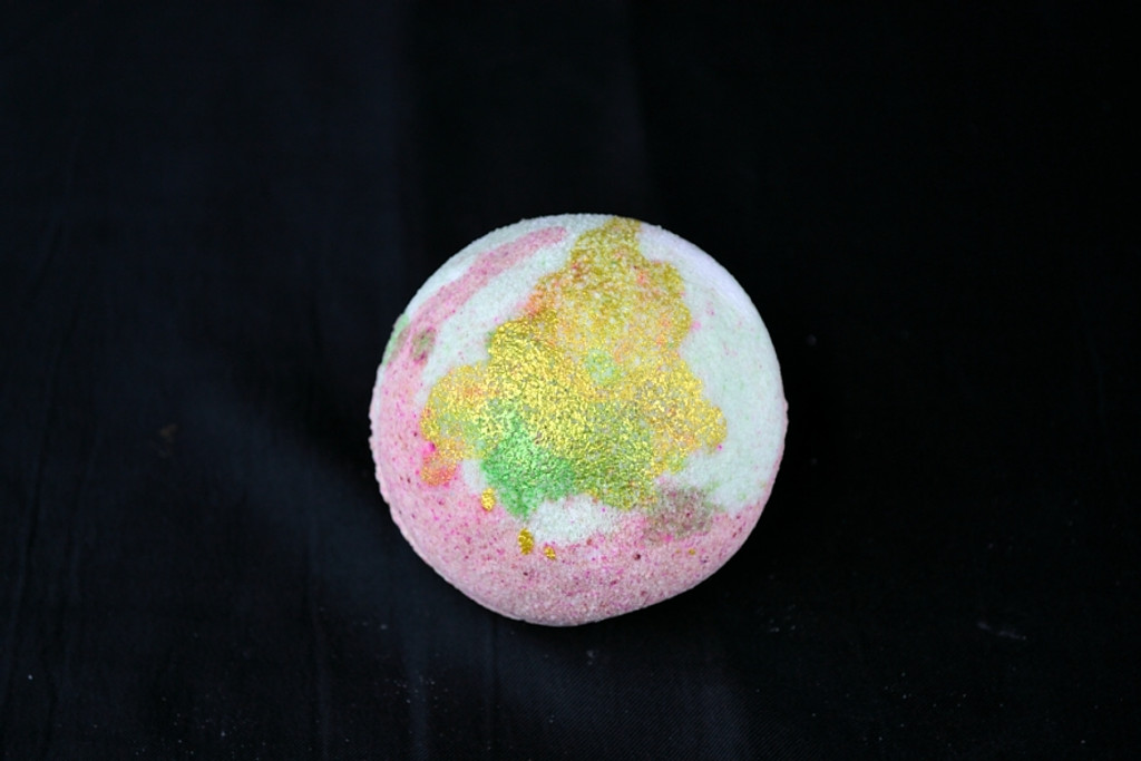 Thai lime and mango bath bomb