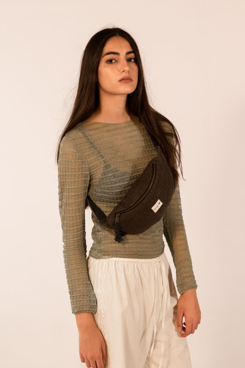 jannu-negra-frente-3-4-lucia-web-fw22-min