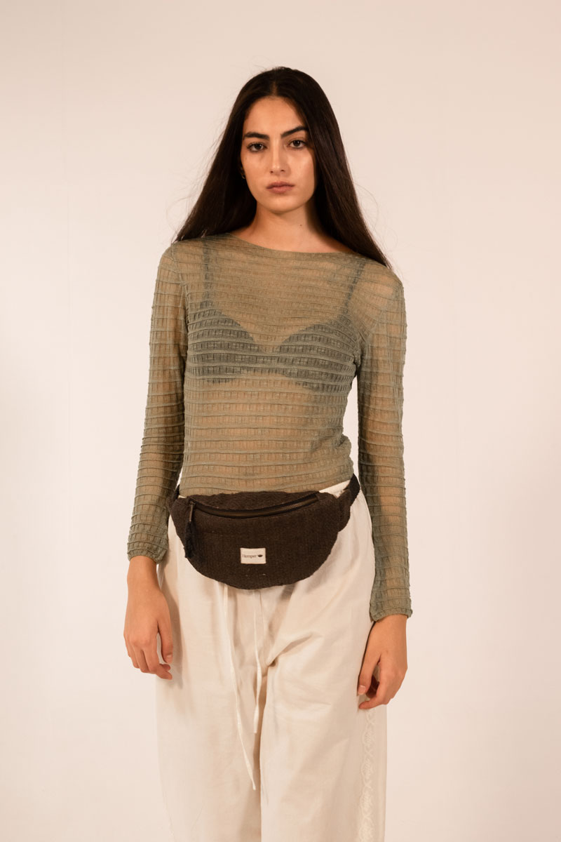 jannu-negra-frente-3-4-lucia-web-fw22-2-min