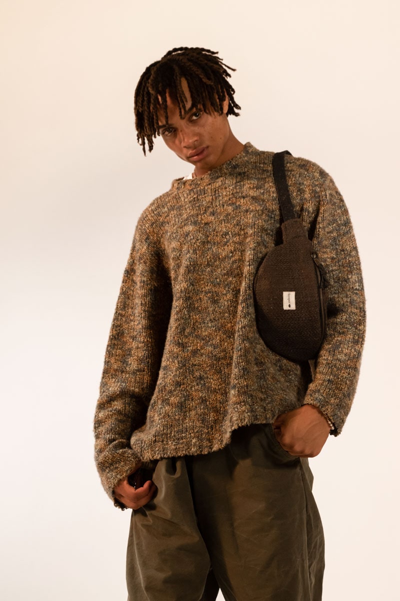 jannu-negra-frente-3-4-li-web-fw22-min