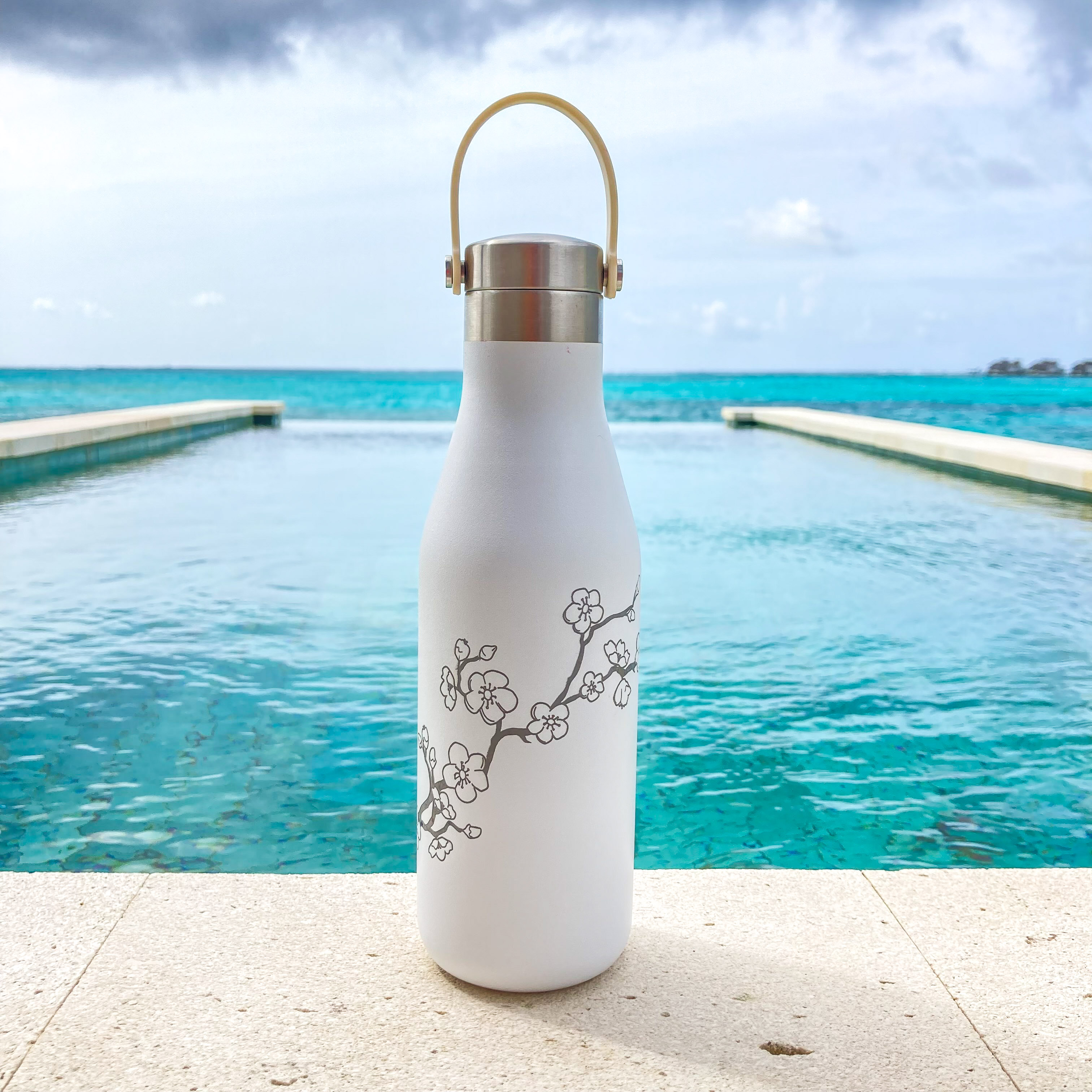 Ohelo white blossom bottle lifestyle square