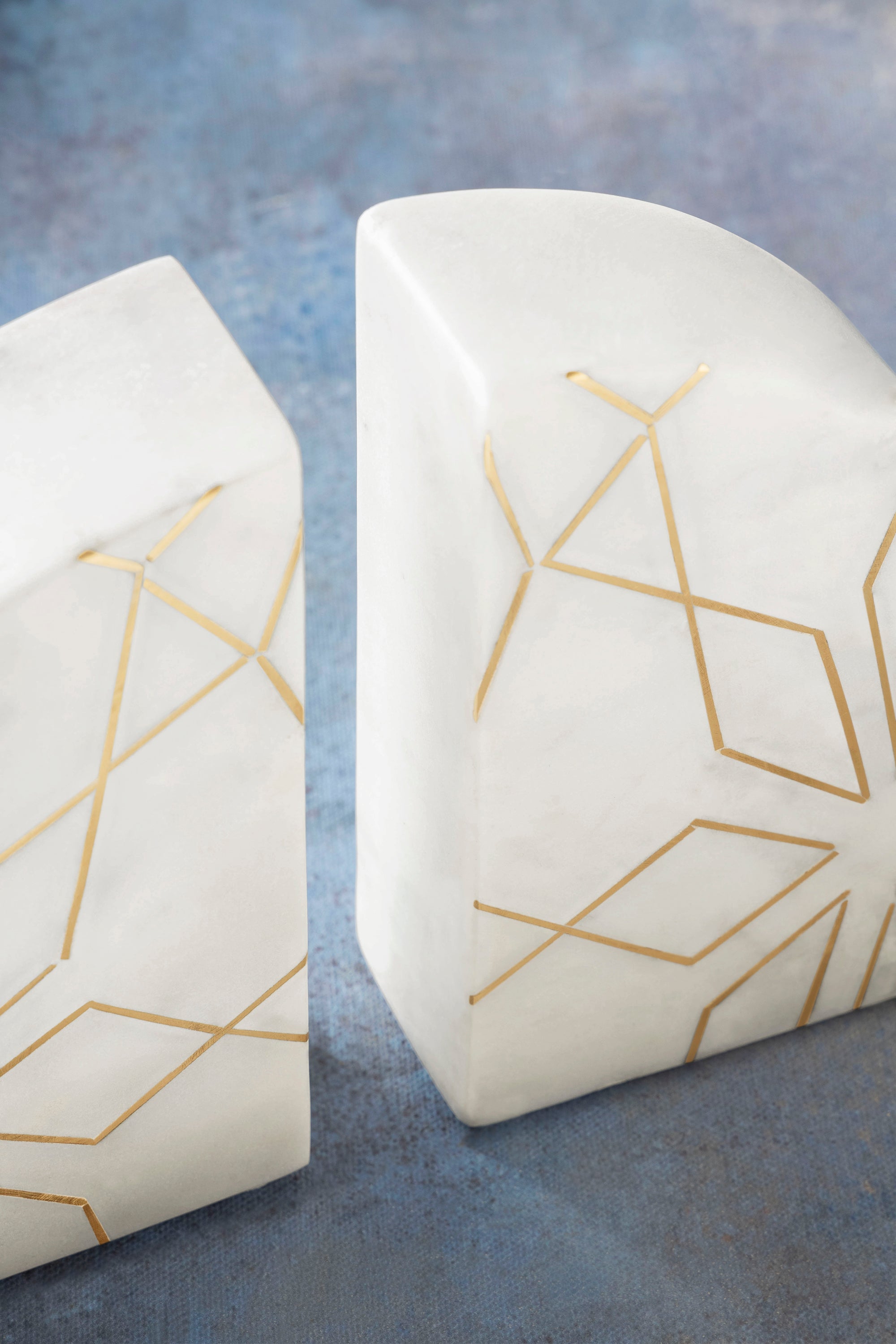 GK51120-3-Elegant-White-Marble-Book-Ends-with-Gold-Inlay-Set-of-2-901-1679030058.jpg